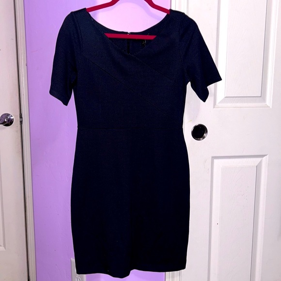 Banana Republic Sheath Dress - Picture 3 of 8